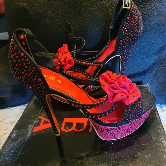 Shoes - Picture 2 of 2